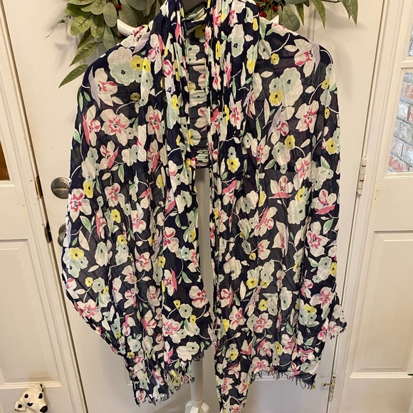 Pretty Floral Lightweight Long Scarf Wrap OS - Picture 1 of 5